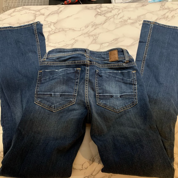 Buckle Jeans - Picture 3 of 3